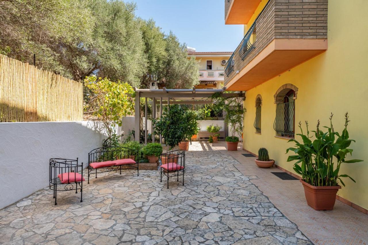 Casa Vacanza De Dinu Sant'Anna Arresi Exterior photo