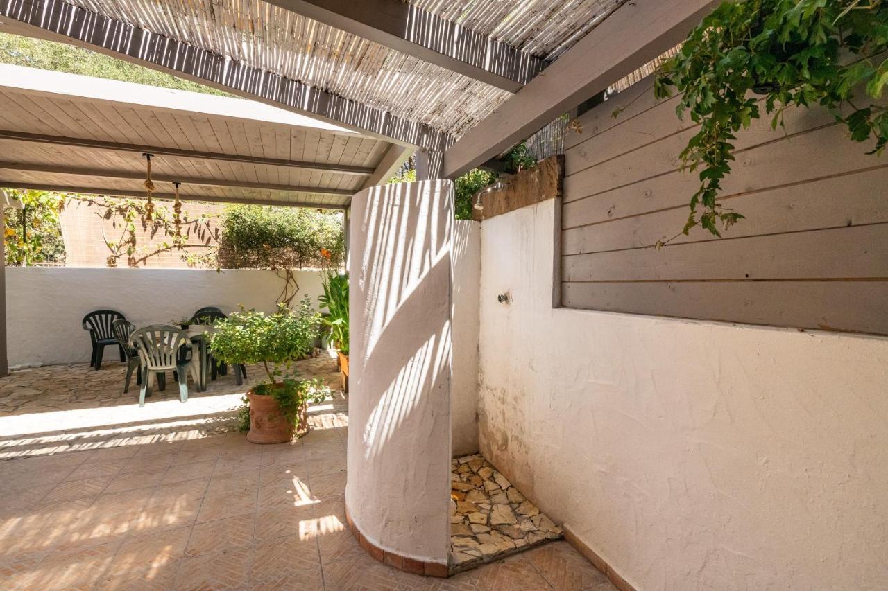 Casa Vacanza De Dinu Sant'Anna Arresi Exterior photo